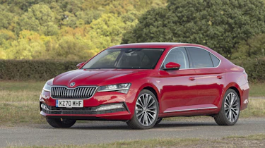 Skoda Superb 2021 – front quarter