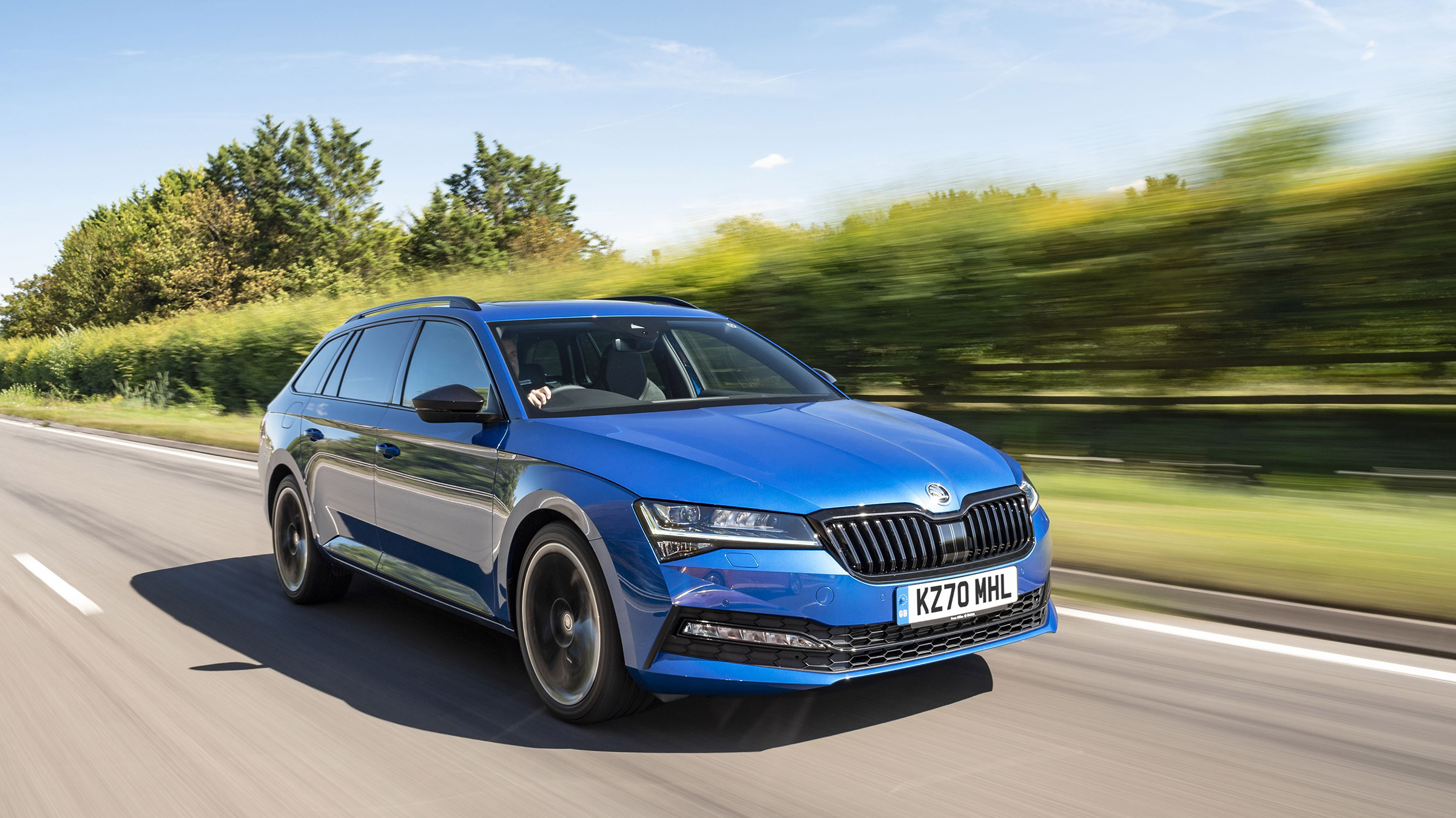Skoda Superb 2021 – Combi front tracking