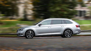 Skoda Superb 2021 – pan