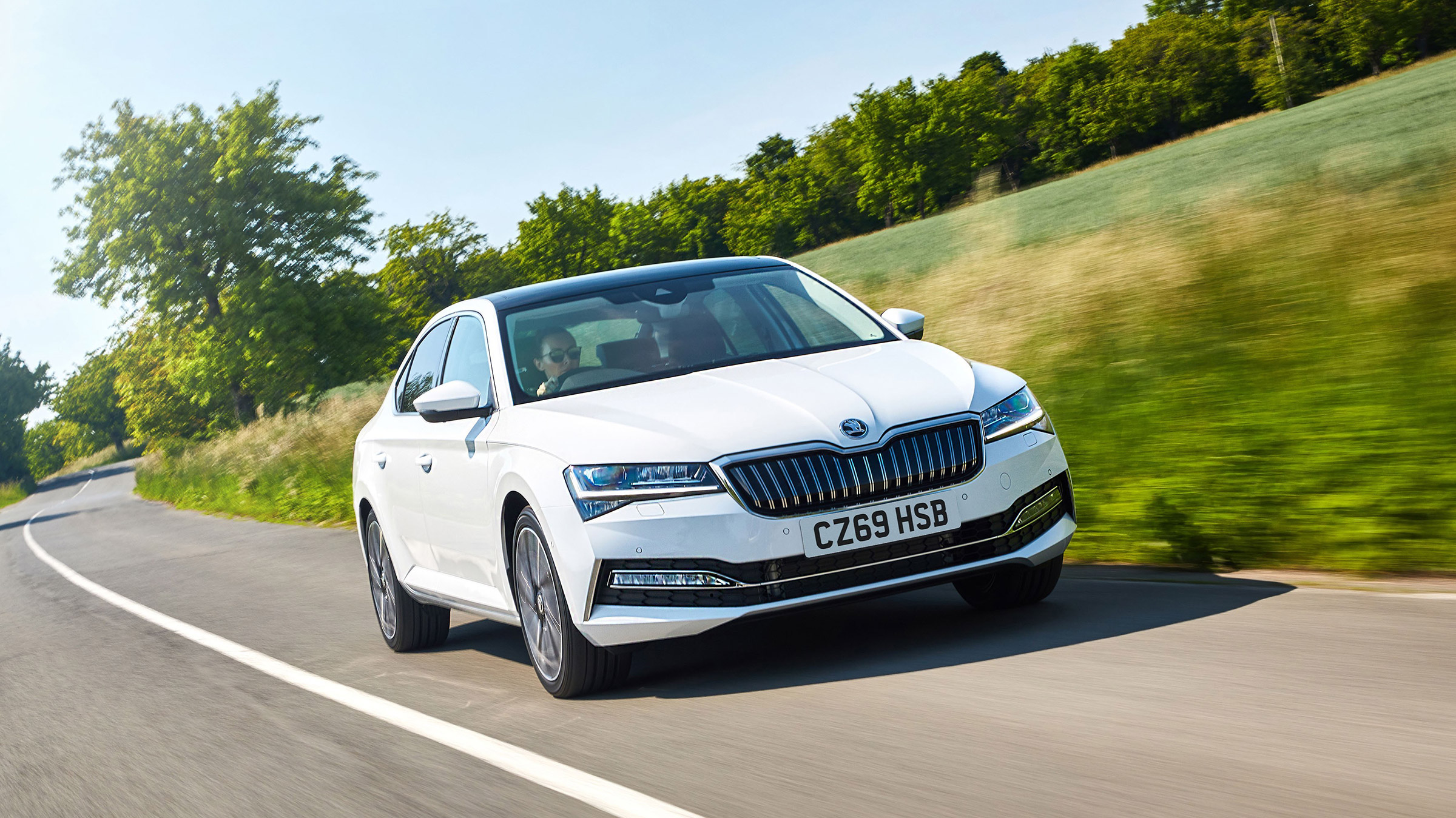 Skoda Superb 2021 – front