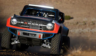 Ford Bronco DR – front