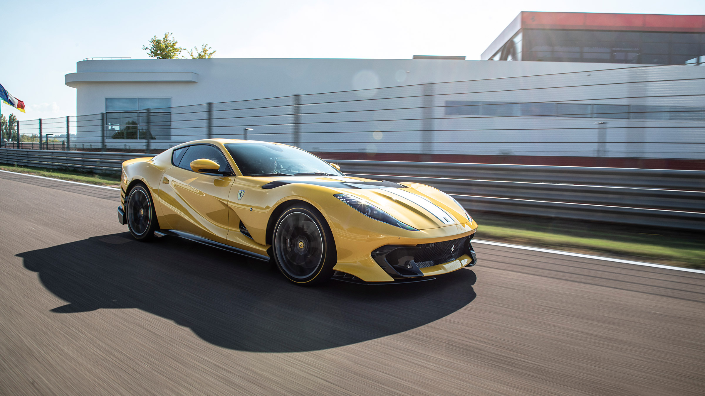 Ferrari 812 Competizione – front tracking sunny