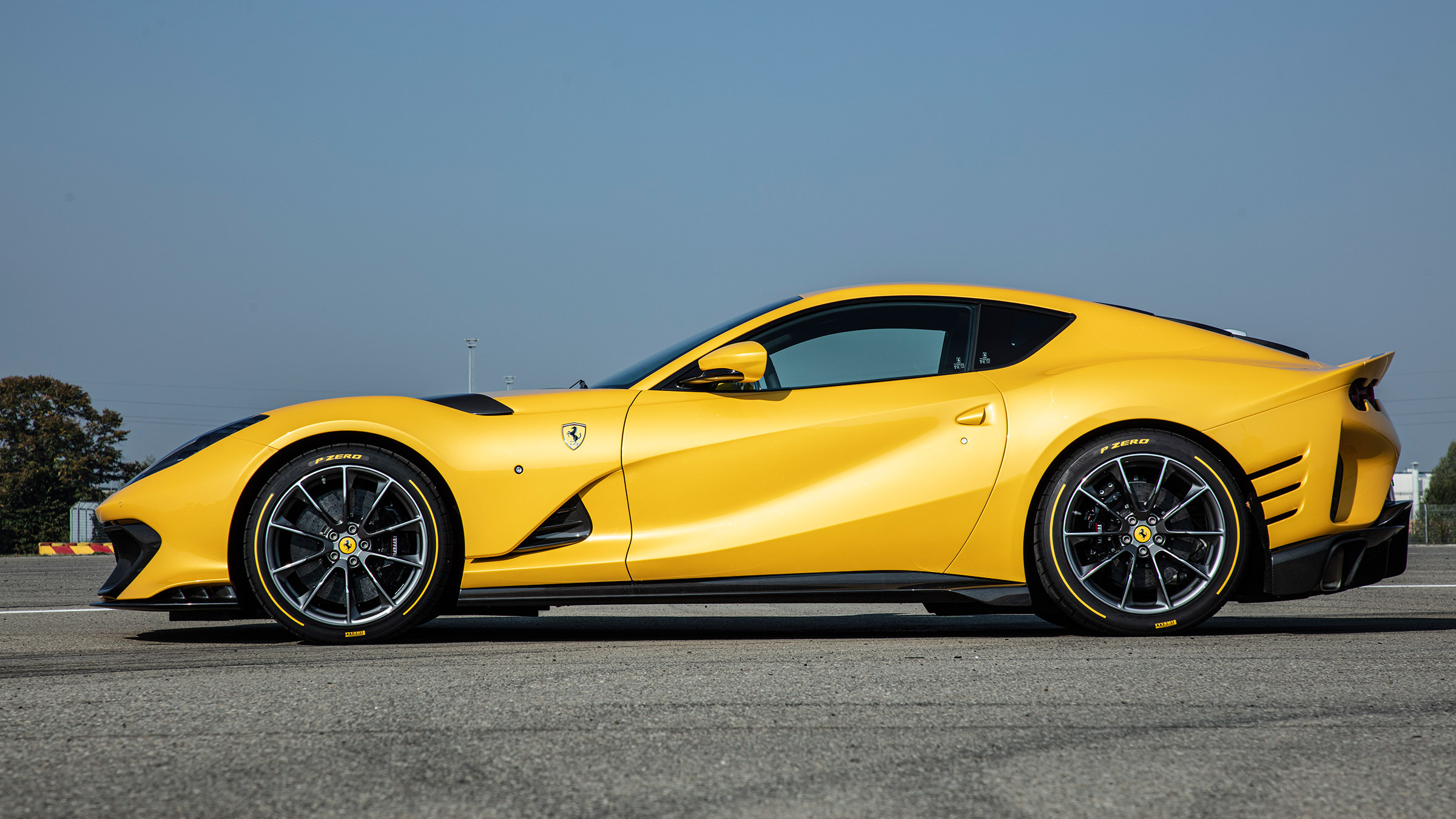 Ferrari 812 Competizione – profile