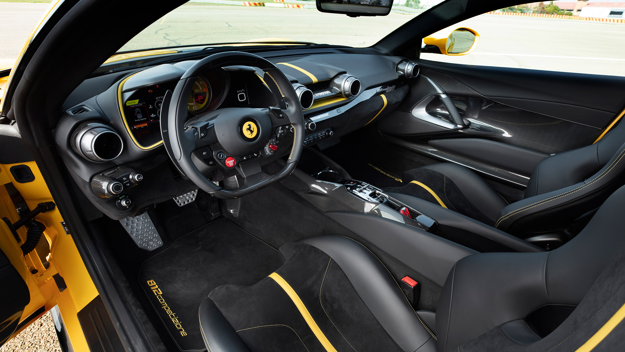 Ferrari 812 Competizione – evo cabin