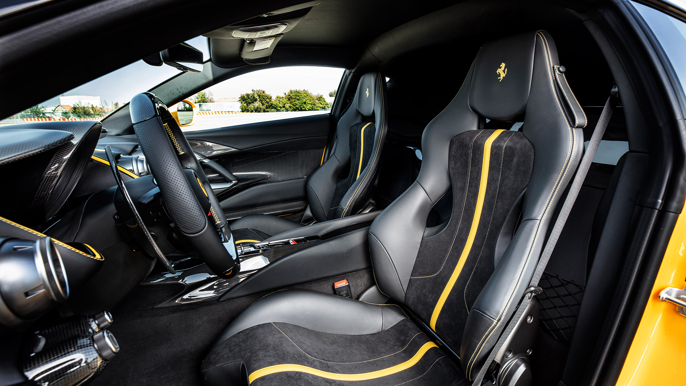 Ferrari 812 Competizione – seats