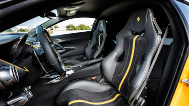 Ferrari 812 Competizione – seats