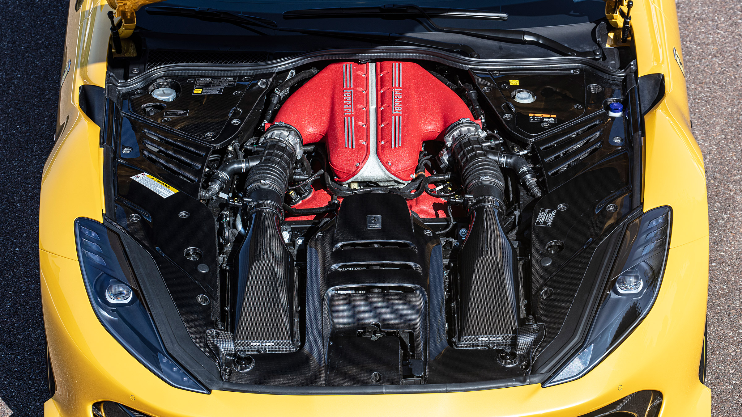 Ferrari 812 Competizione – engine