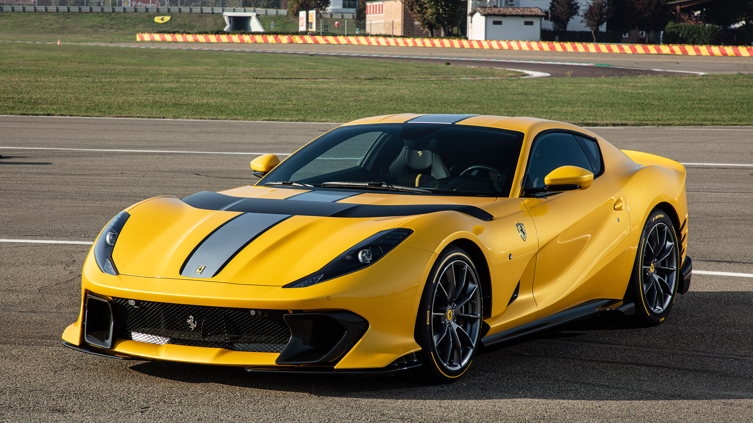 Ferrari 812 Competizione – front quarter static