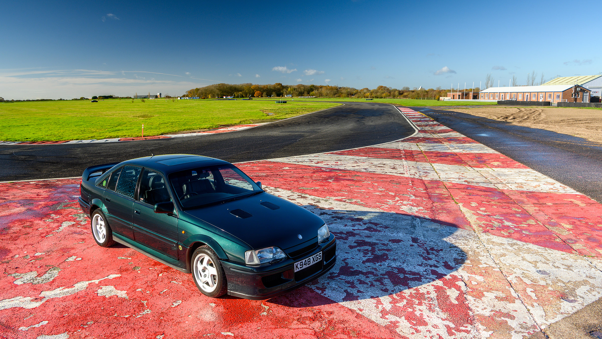 Lotus Carlton evo Icon – front static