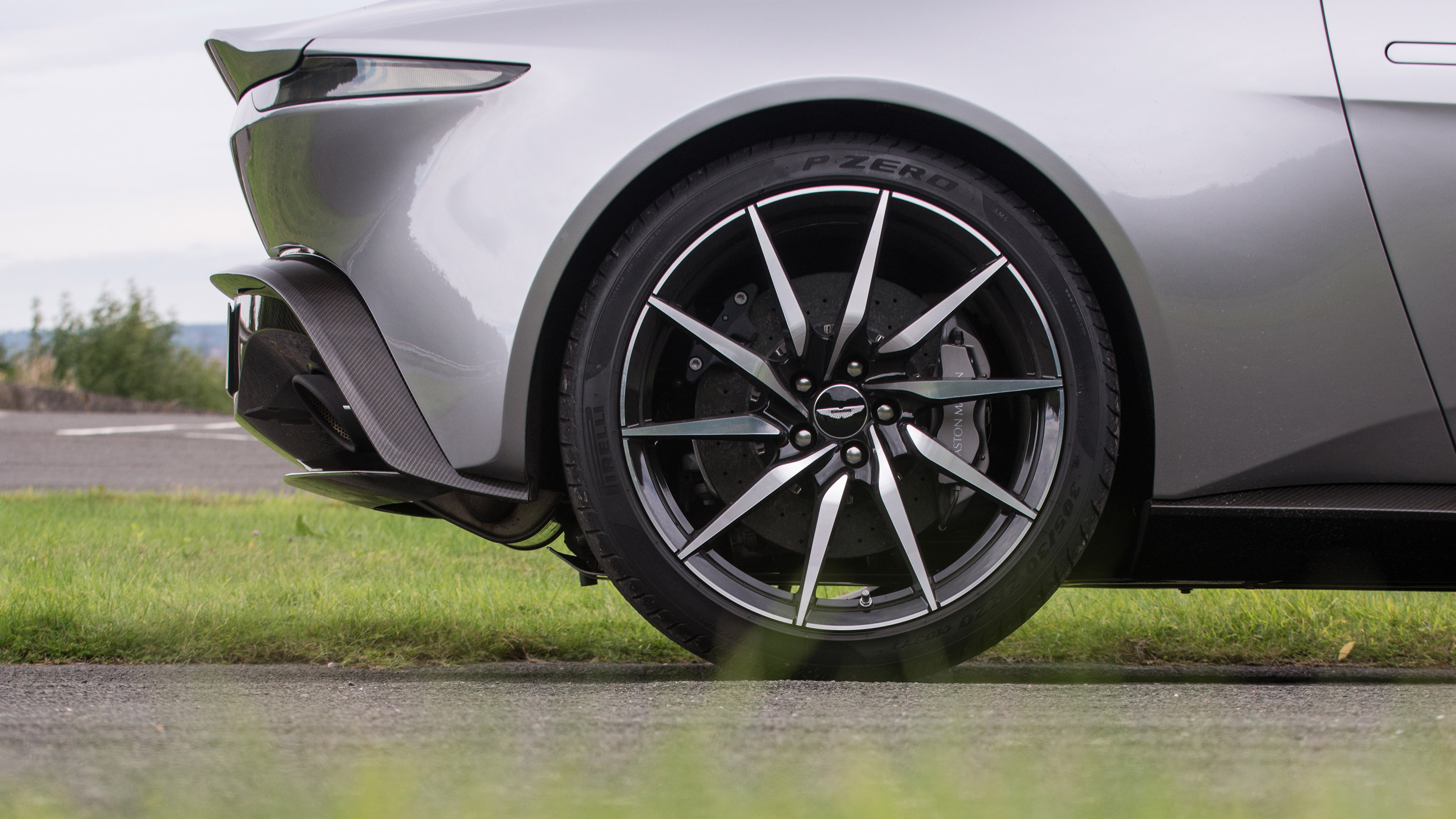 Aston Martin DB10
