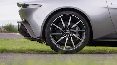 Aston Martin DB10