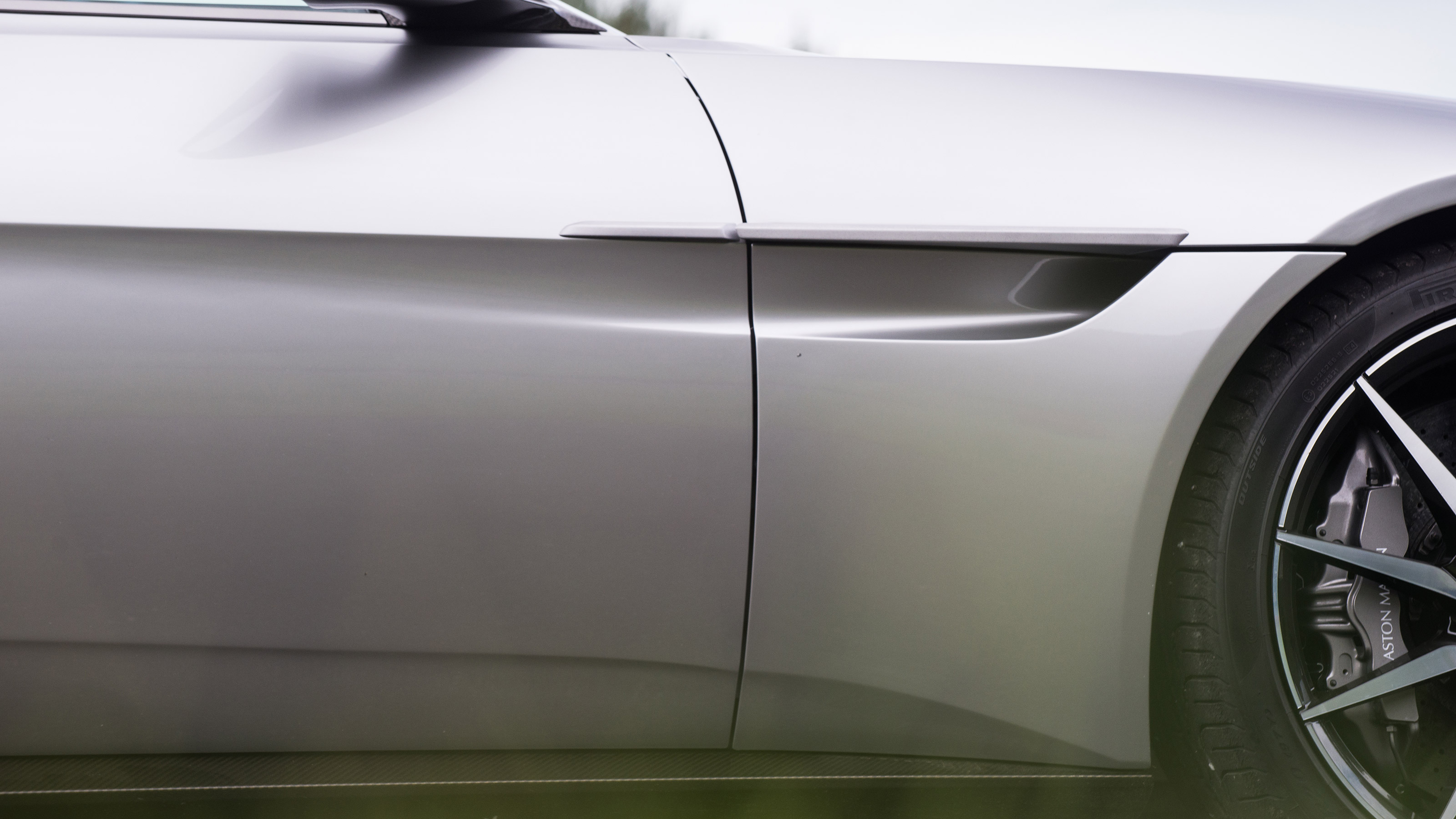 Aston Martin DB10