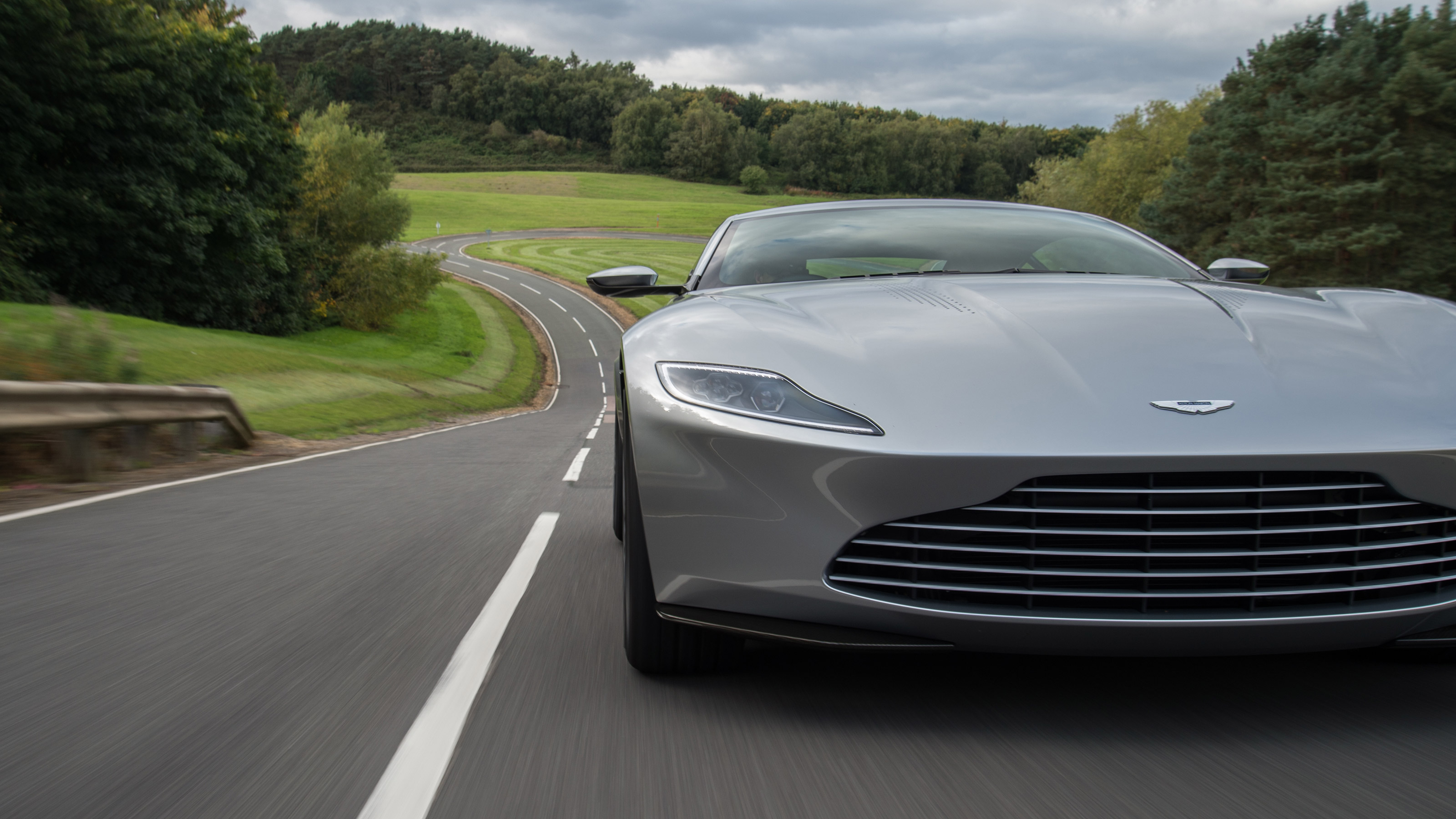 Aston Martin DB10