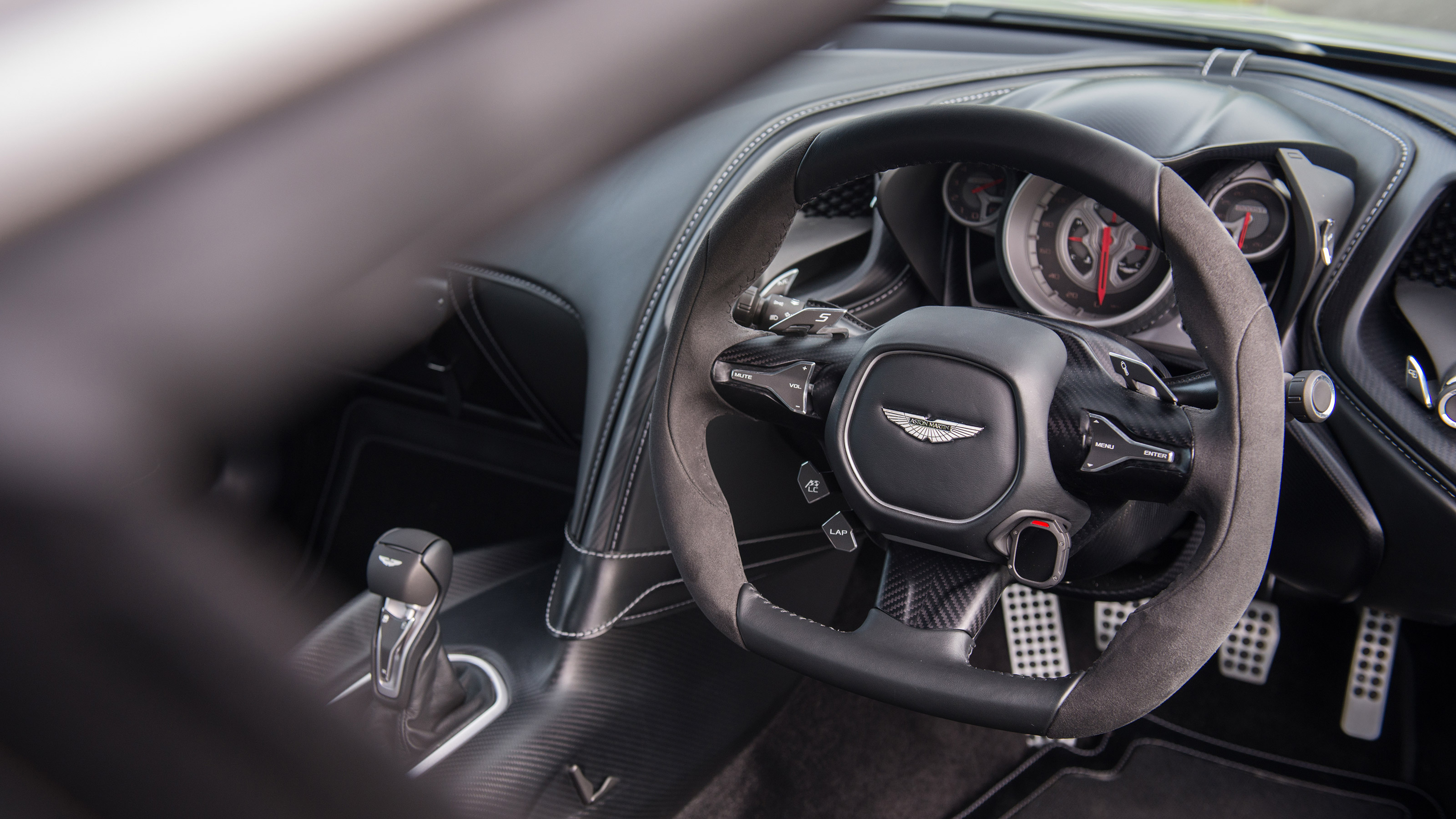 Aston Martin DB10