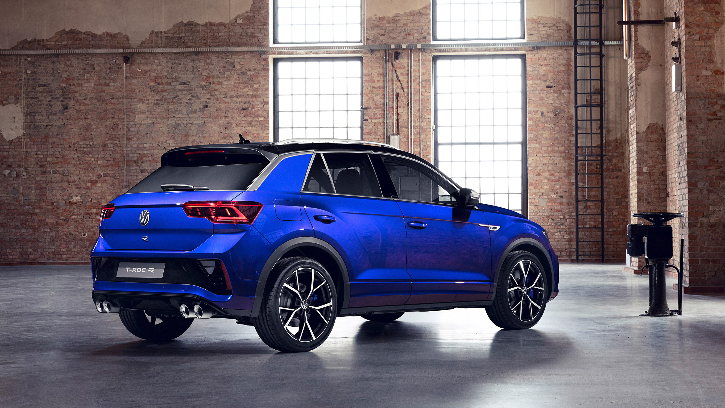 2022 Volkswagen T-Roc R – rear quarter