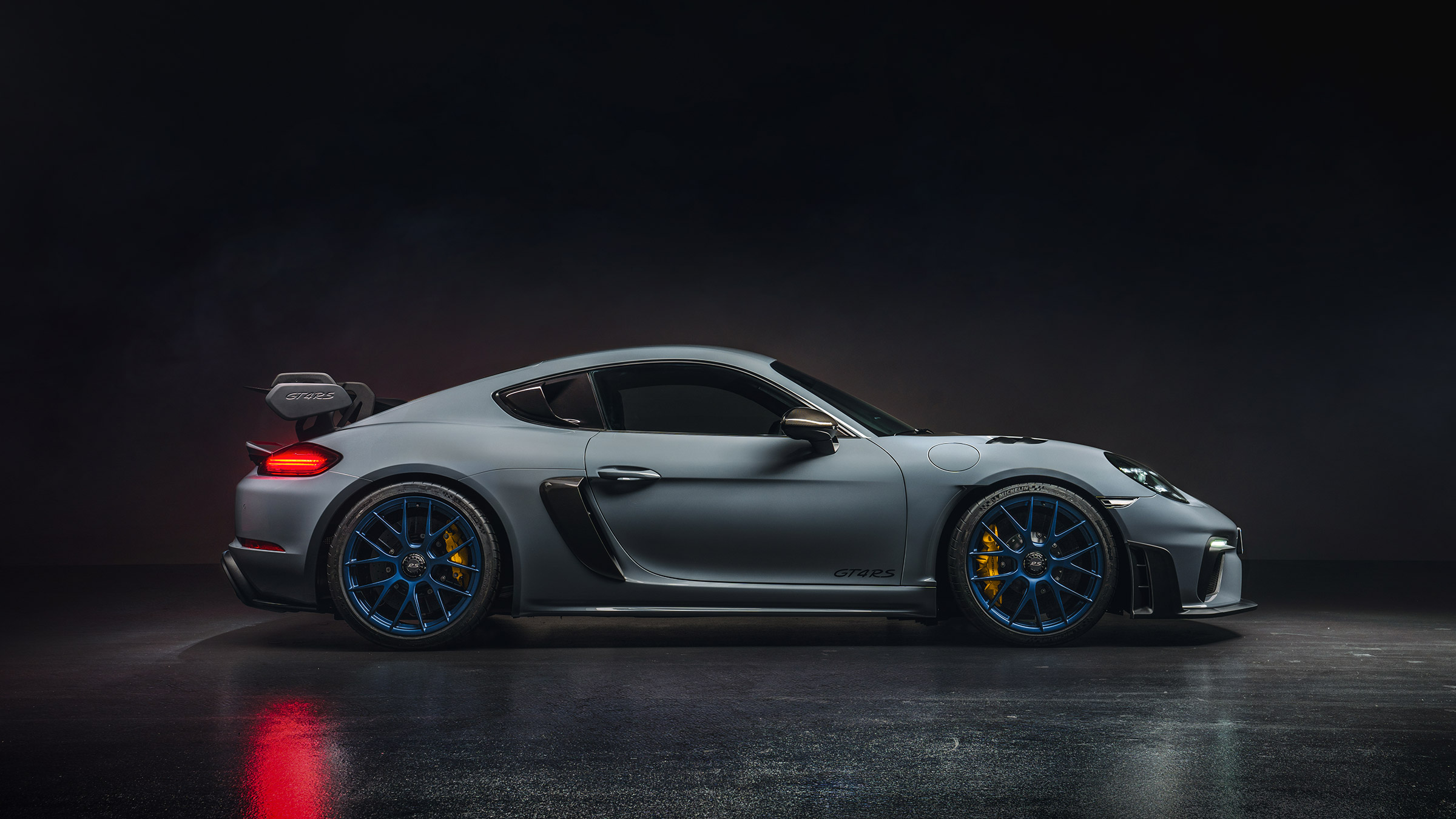 Porsche Cayman GT4 RS – dark profile