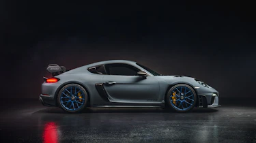 Porsche Cayman GT4 RS – dark profile
