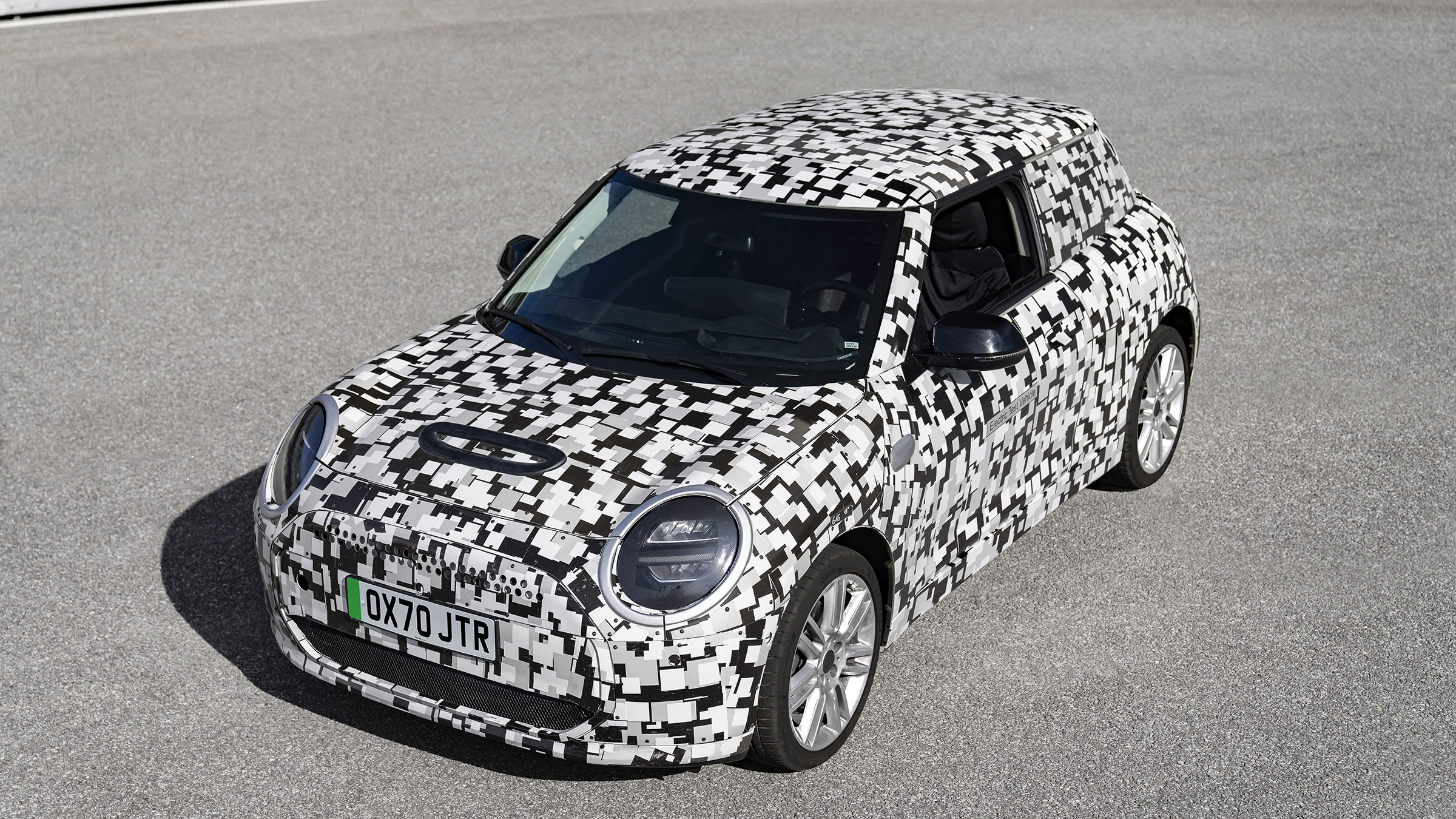 new Mini EV three-door – front