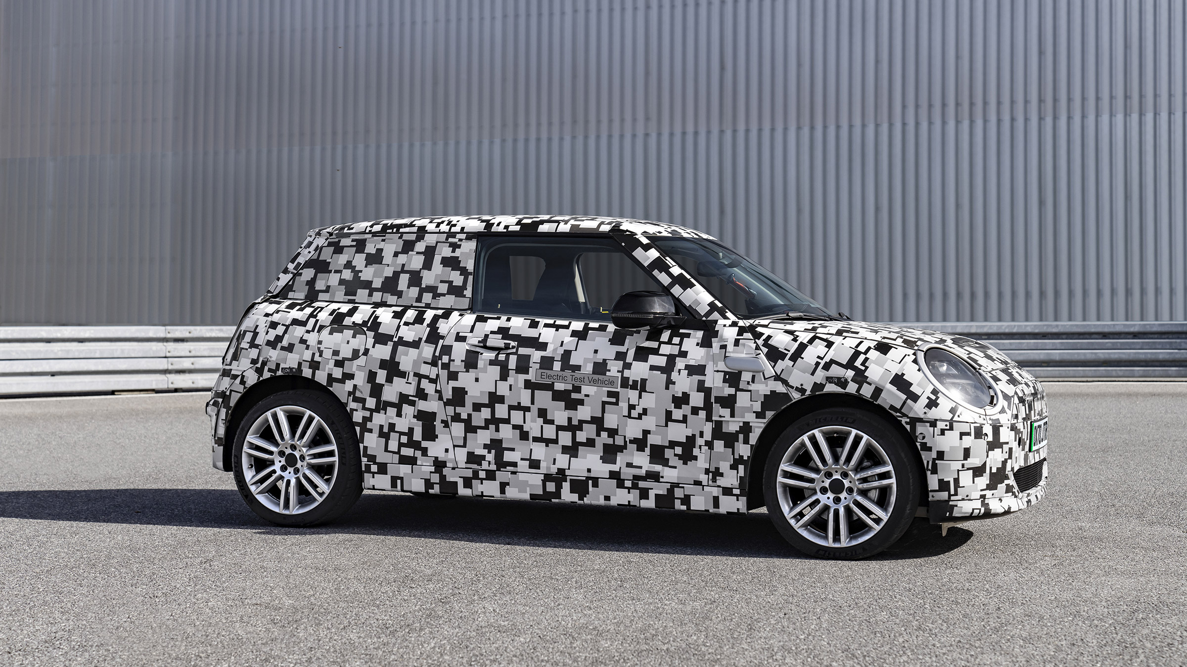 new Mini EV three-door – side