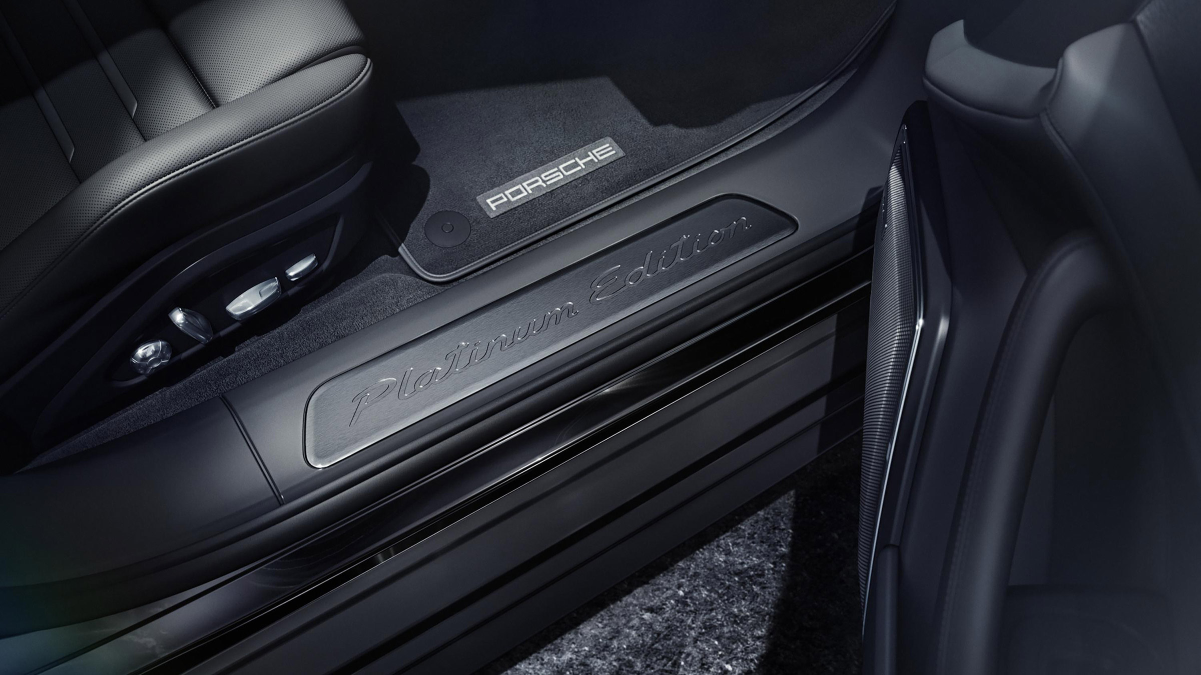 Porsche Panamera 4 Platinum Edition – sills