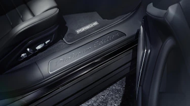 Porsche Panamera 4 Platinum Edition – sills