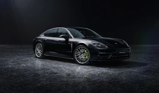 Porsche Panamera 4 Platinum Edition – front quarter