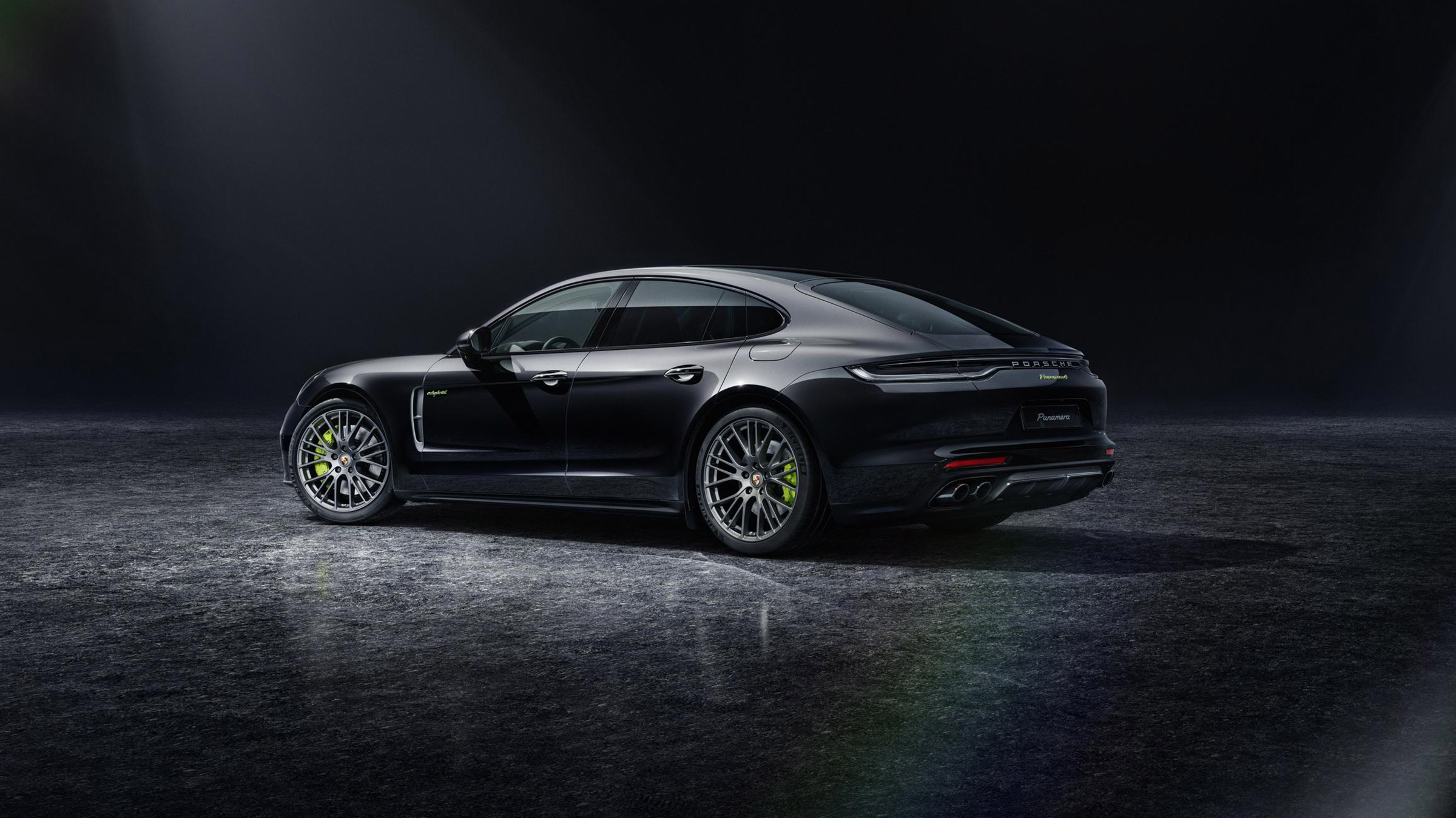 Porsche Panamera 4 Platinum Edition – rear quarter