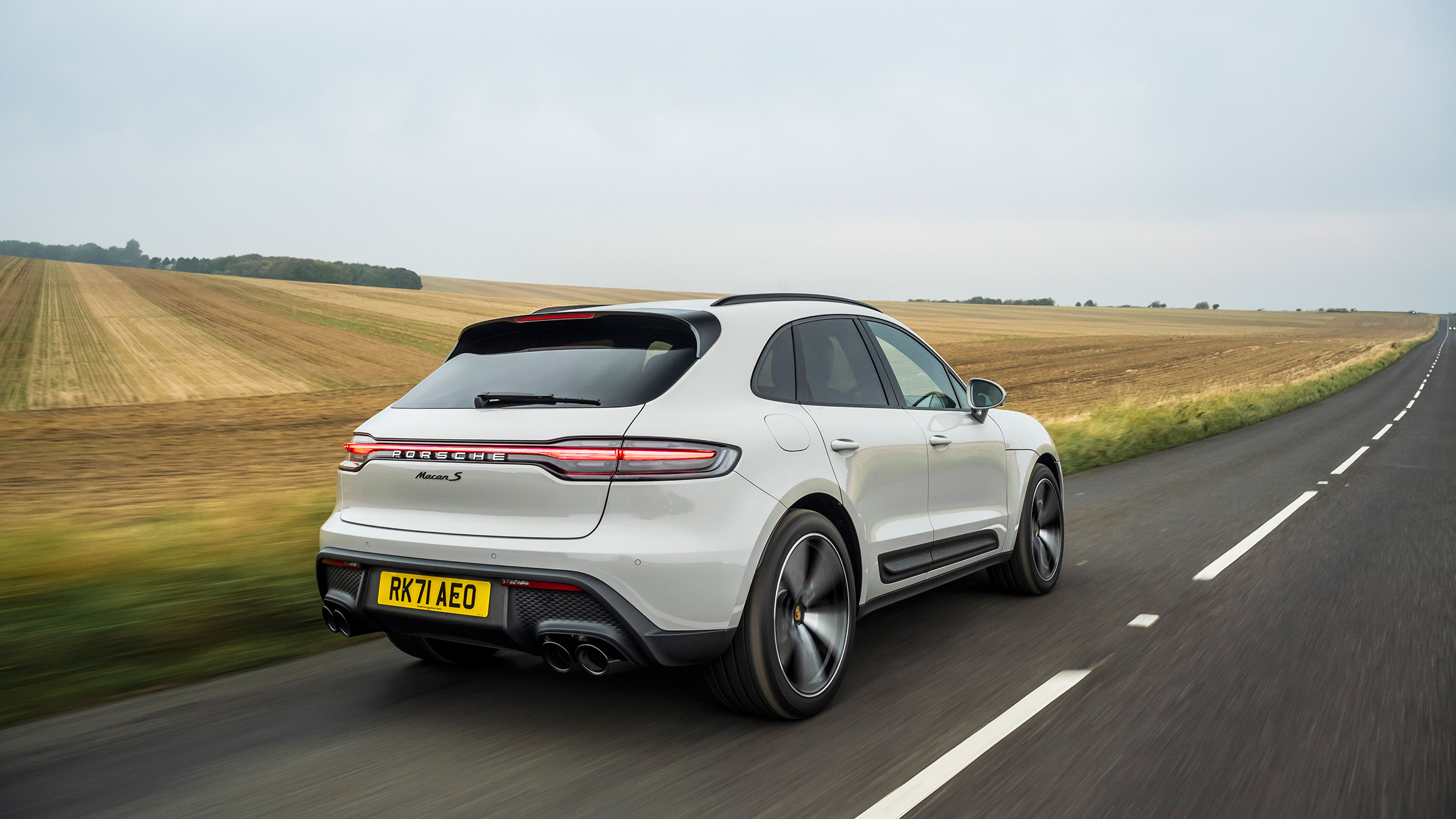 Porsche Macan S MY21 – rear tracking