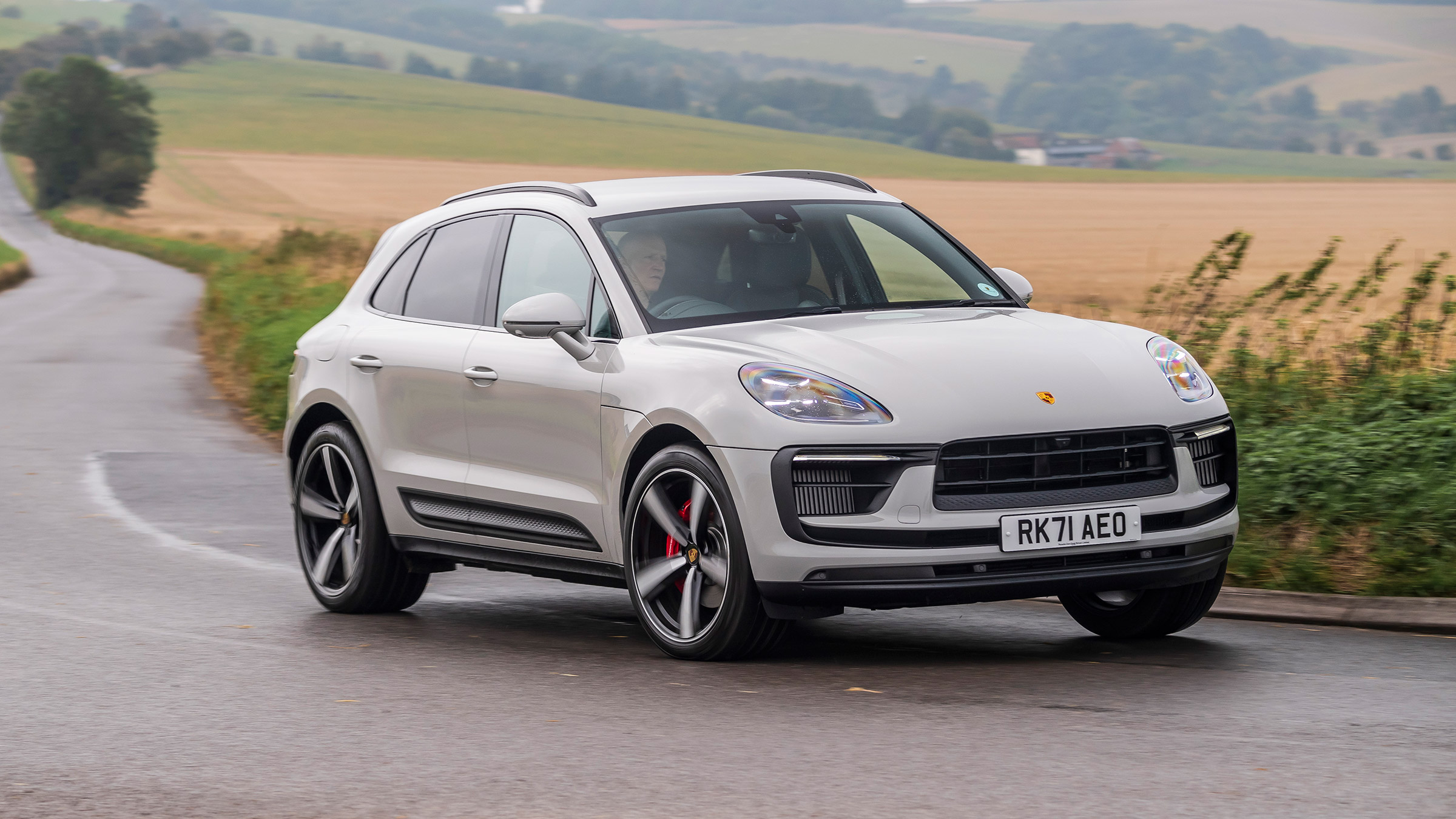 Porsche Macan S MY21 – front cornering