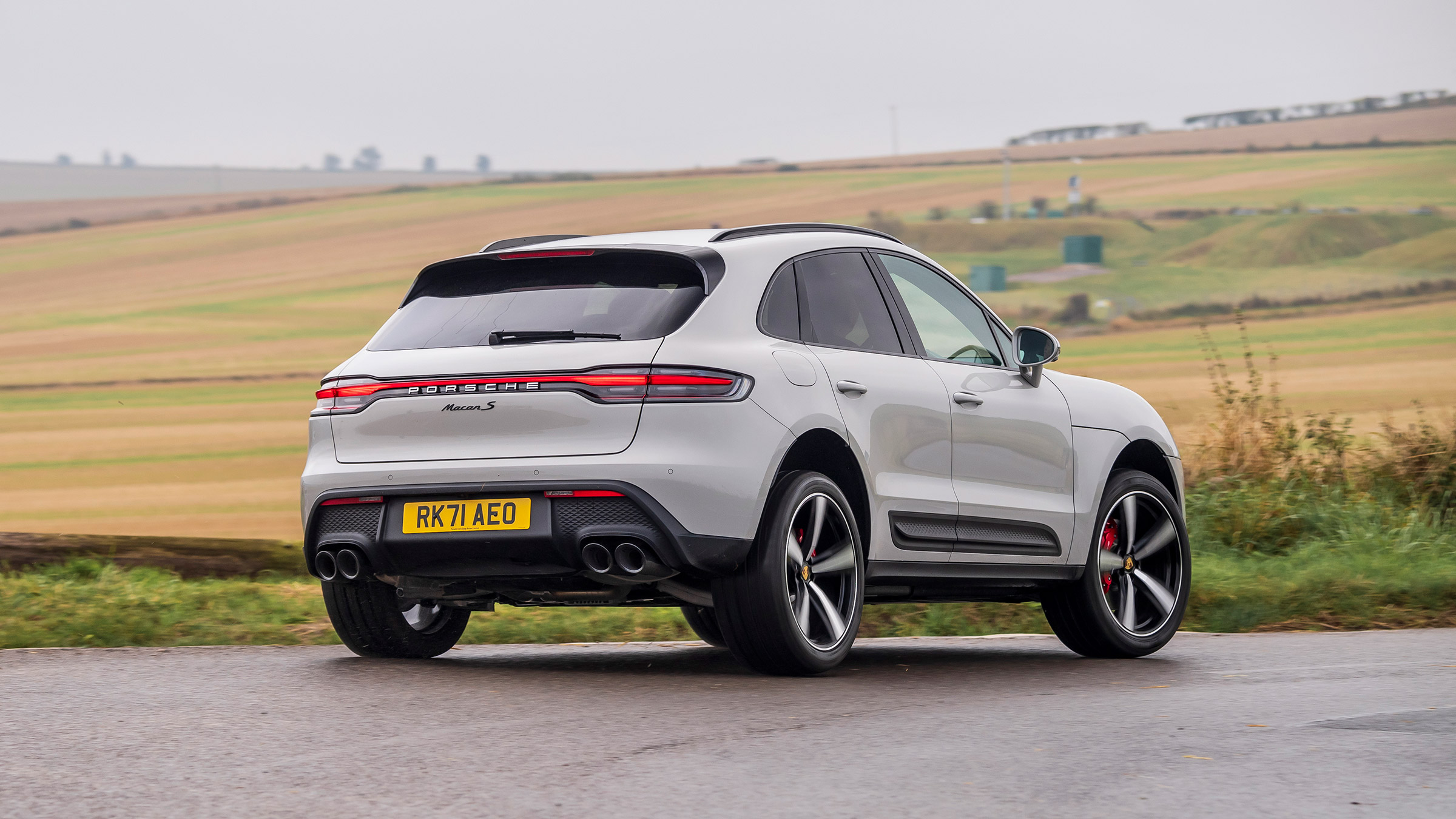 Porsche Macan S MY21 – rear cornering