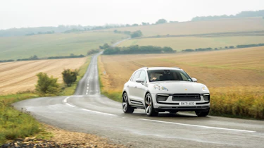 Porsche Macan S MY21 – front cornering