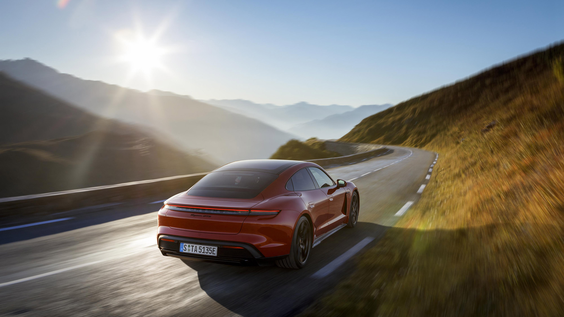 Porsche Taycan GTS – rear saloon