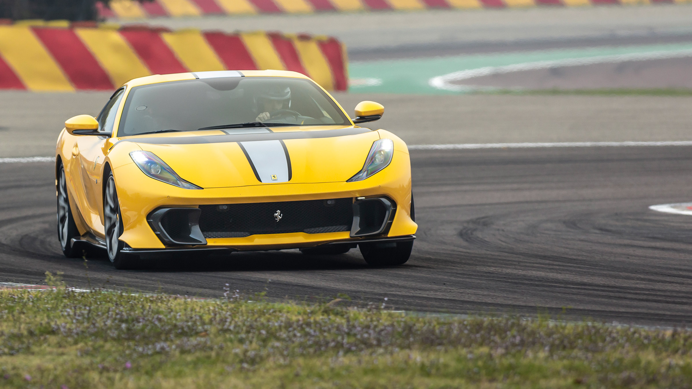 Ferrari 812 Competizione – evo cornering header