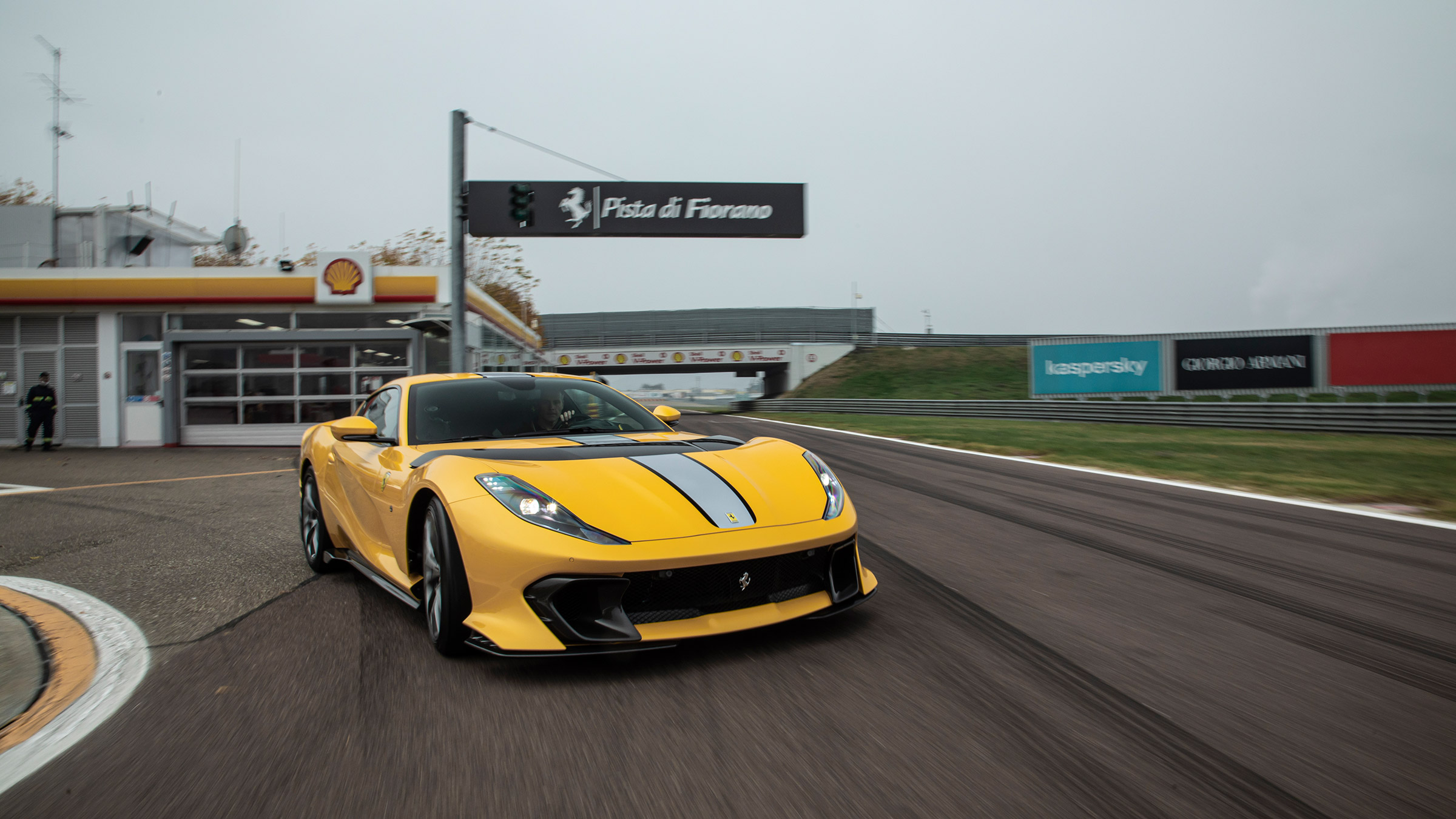 Ferrari 812 Competizione – evo pitlane