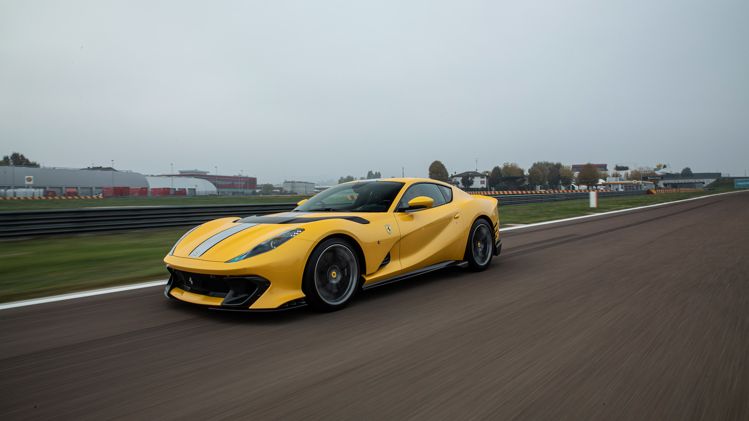 Ferrari 812 Competizione – evo front tracking 1