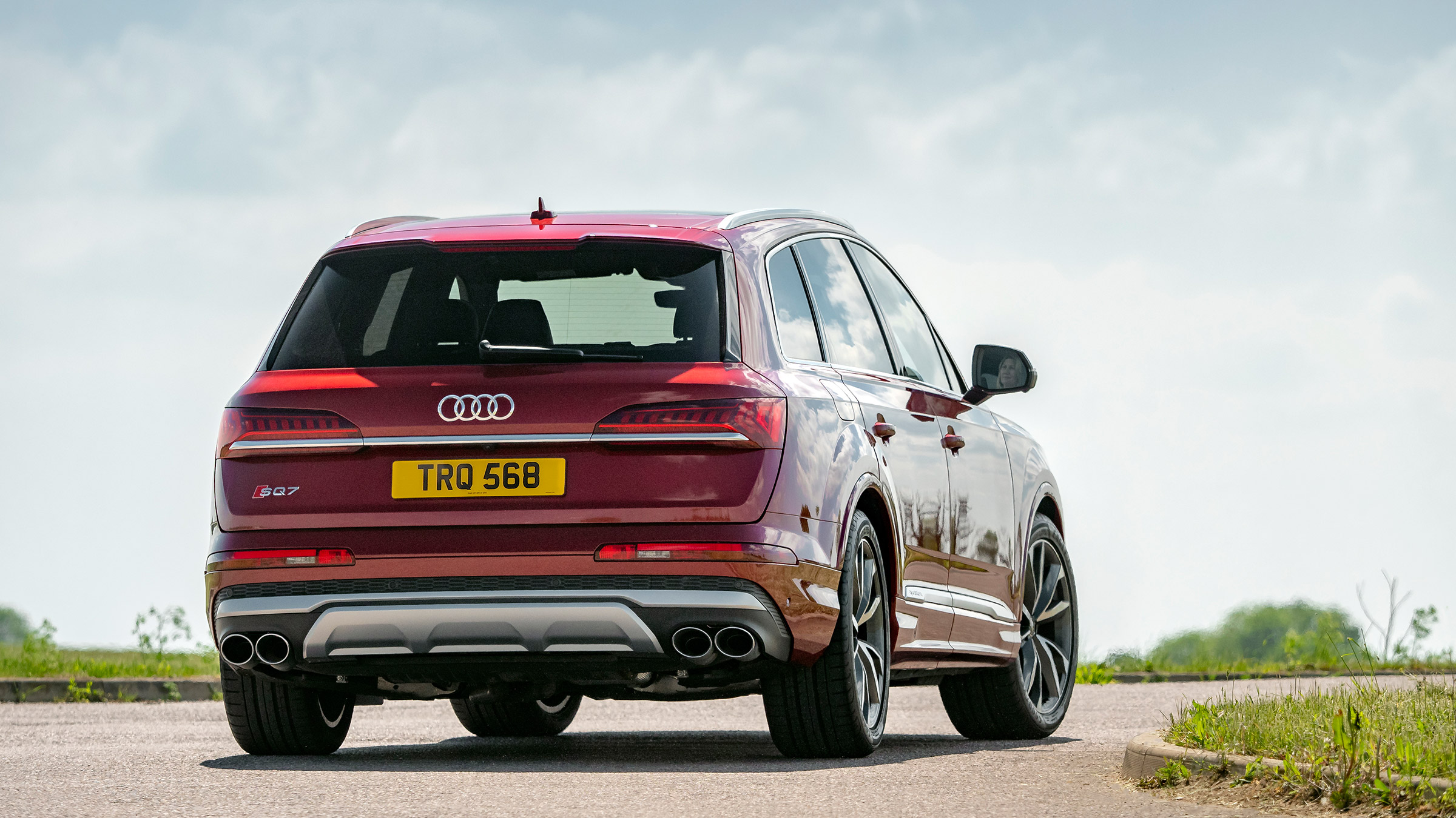 Audi SQ7 2022 – rear cornering