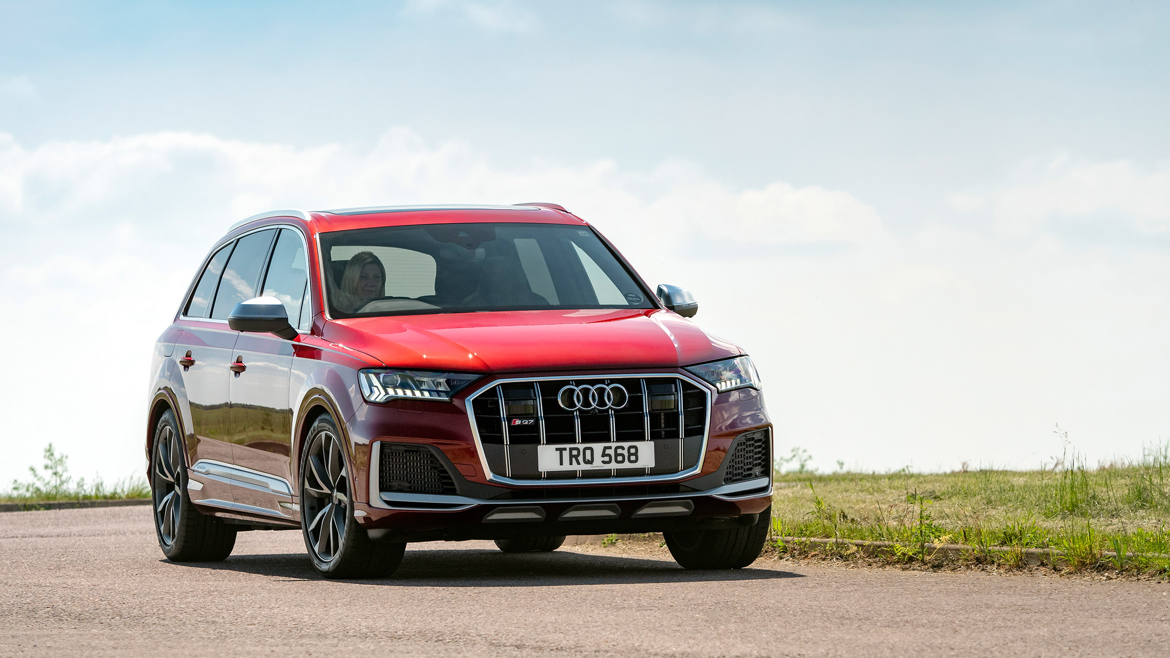 Audi SQ7 2022 – front quarter