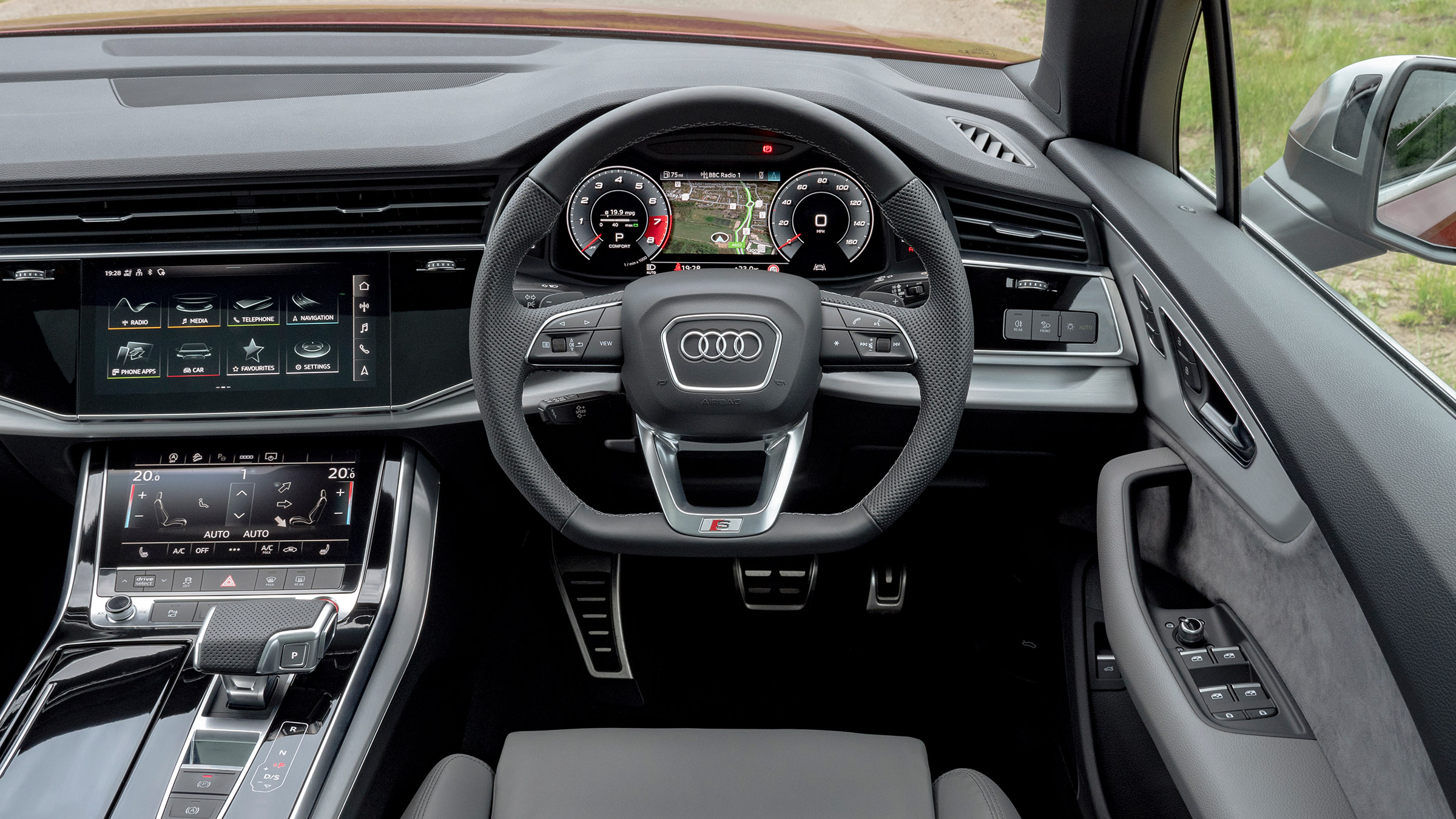 Audi SQ7 2022 – cabin