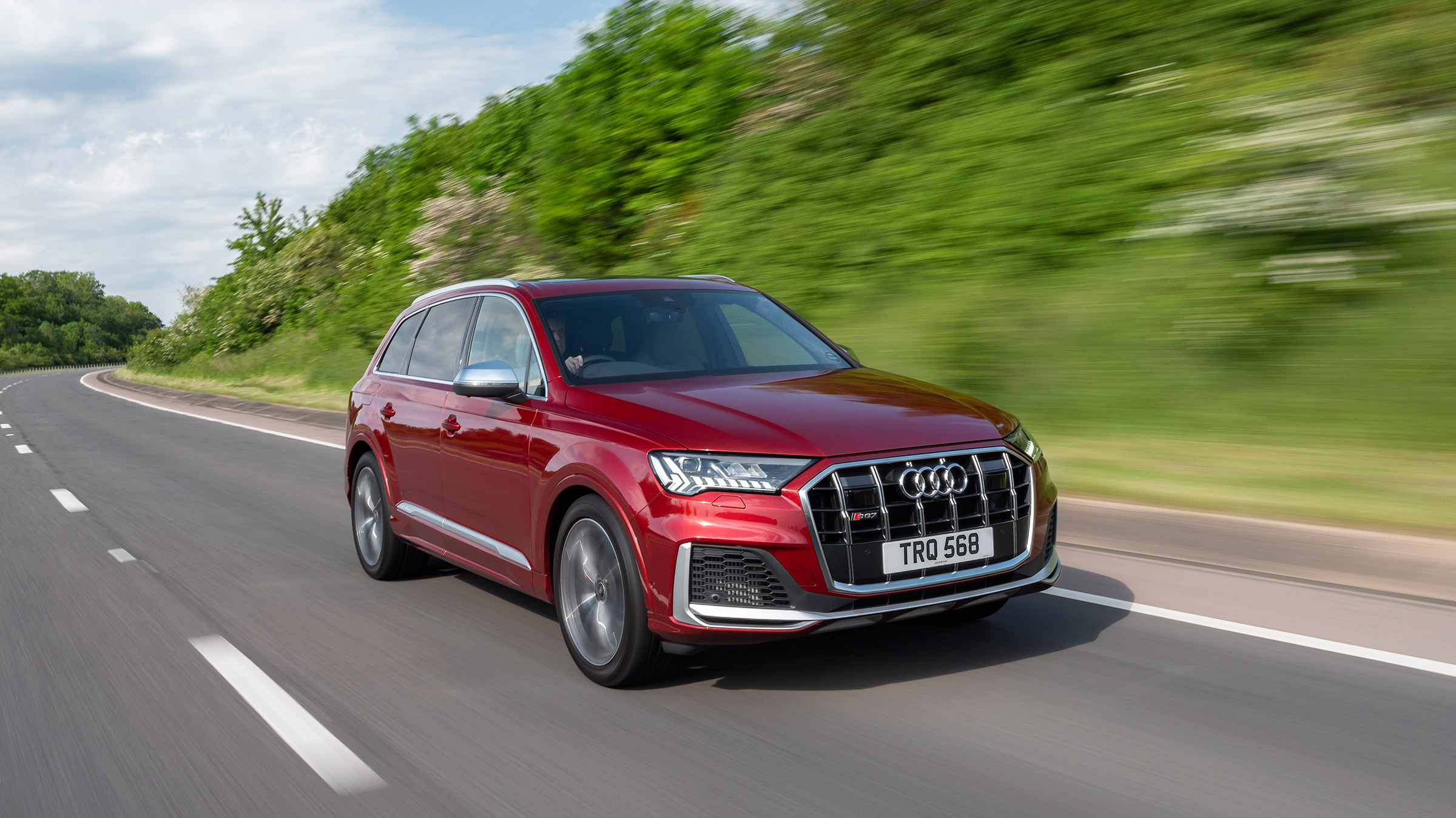 Audi SQ7 2022 – front tracking