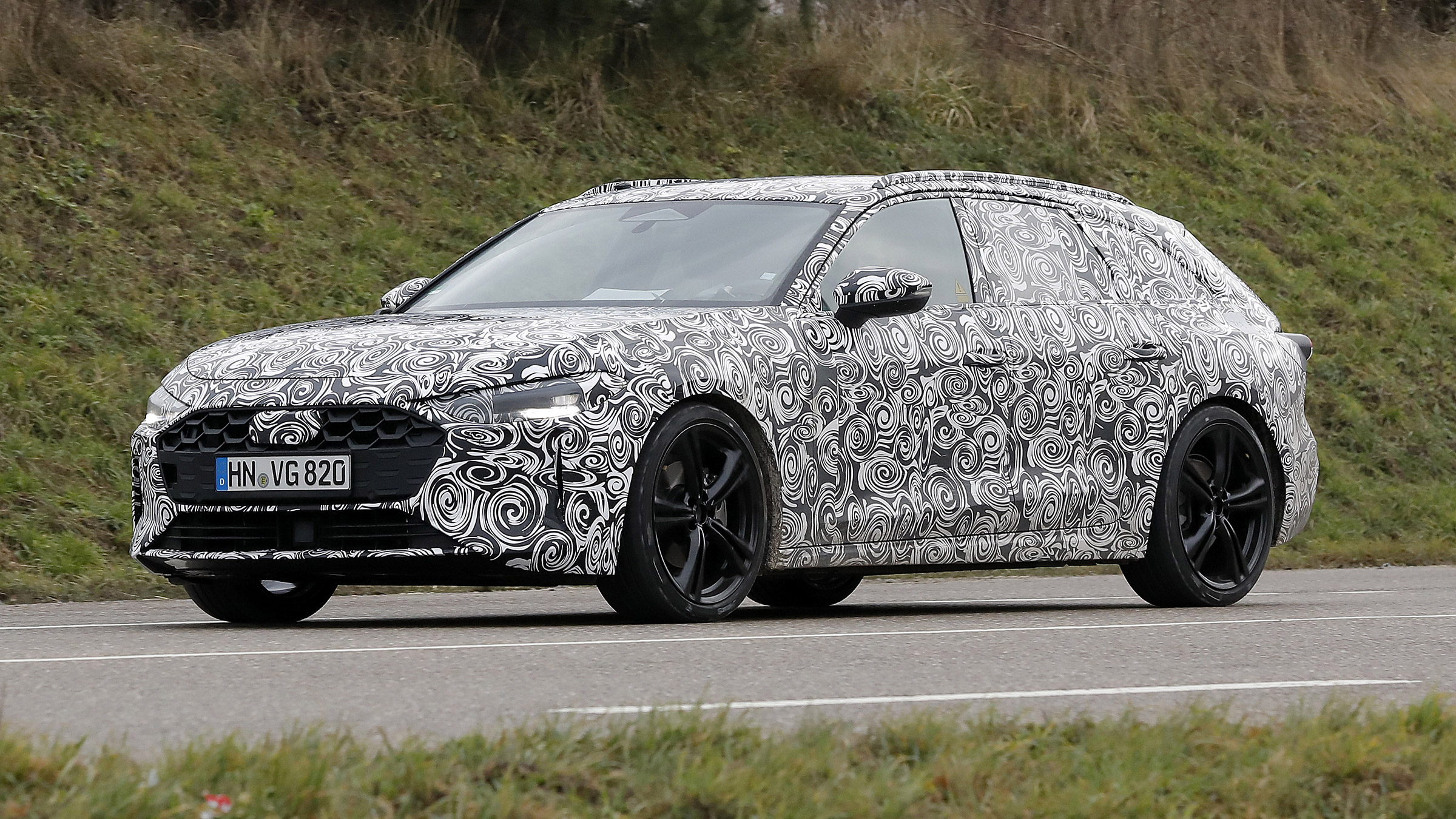 Audi A4 Avant prototype – side