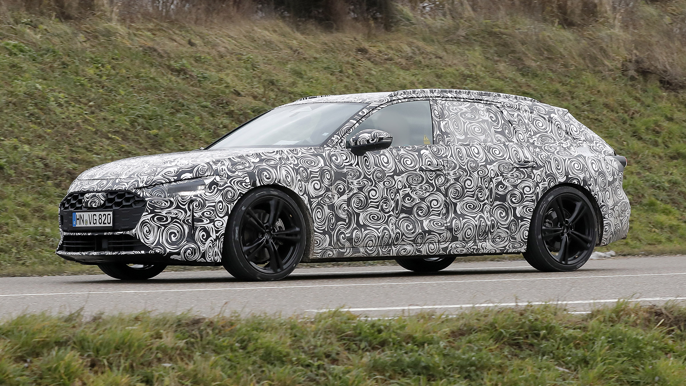 Audi A4 Avant prototype – profile