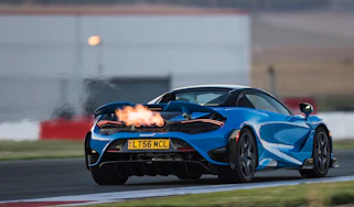 McLaren 765LT Spider – flames