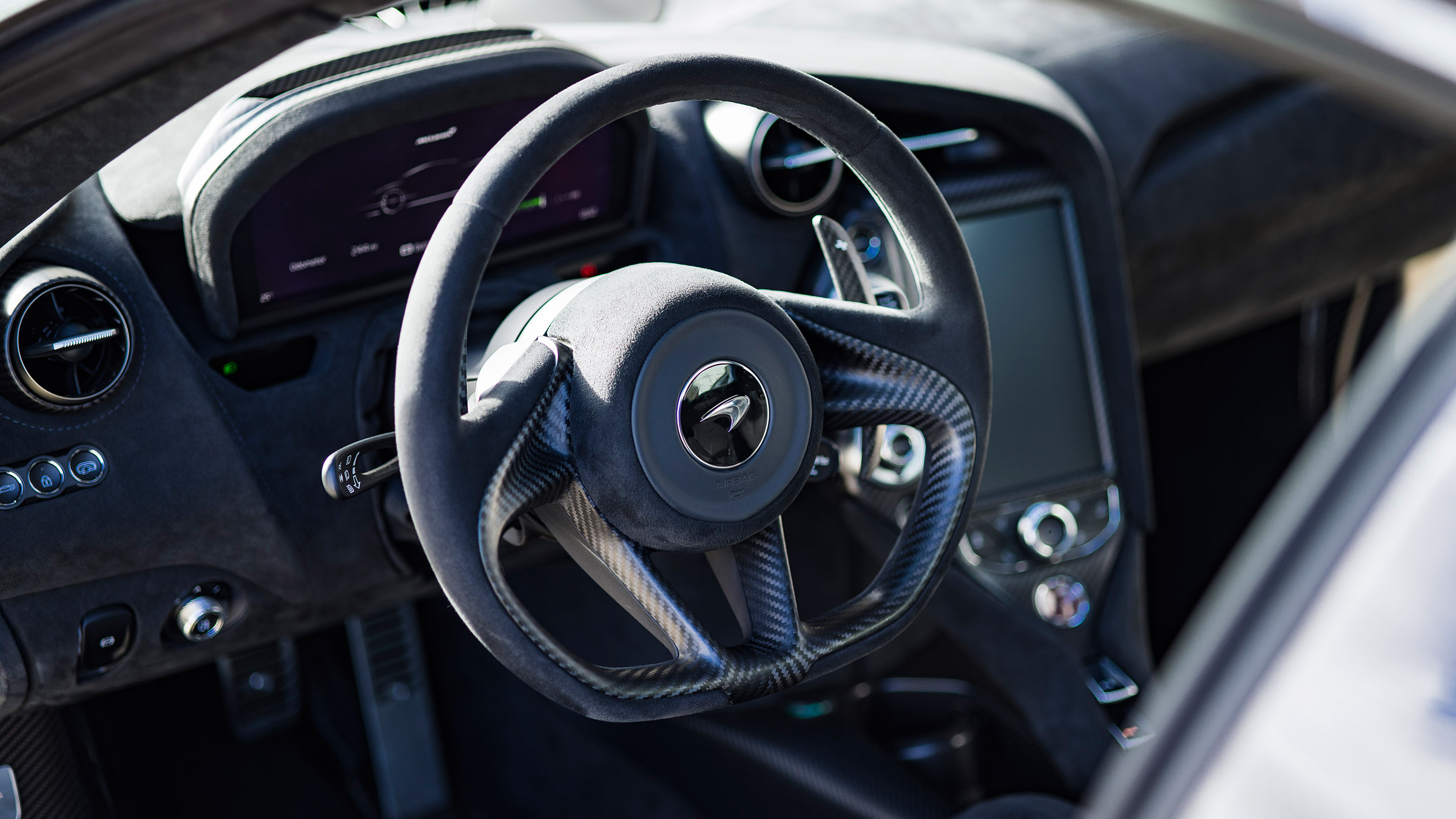 McLaren 765LT Spider – interior