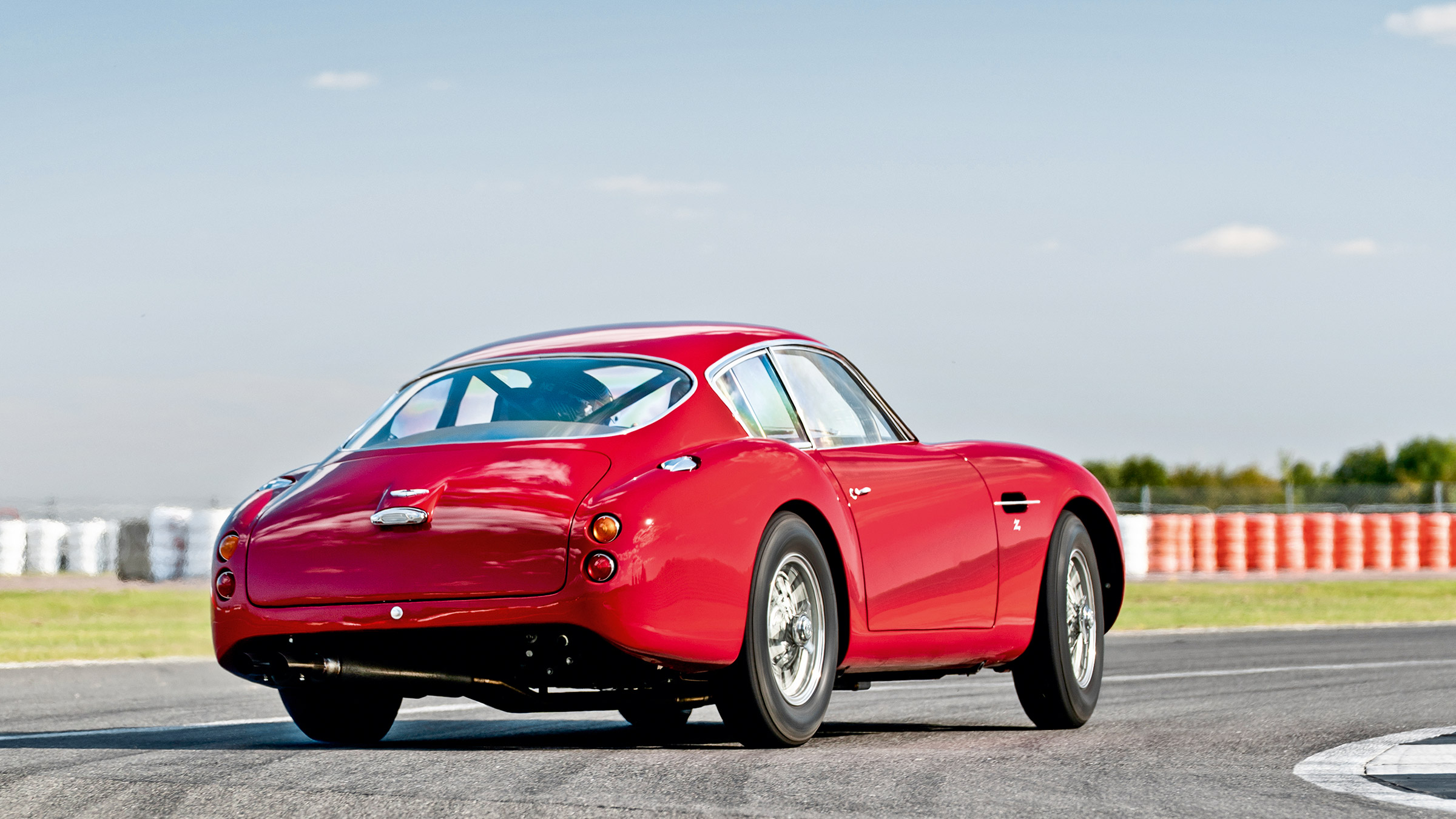 Aston Martin DB4 GT Zagato Continuation – rear cornering