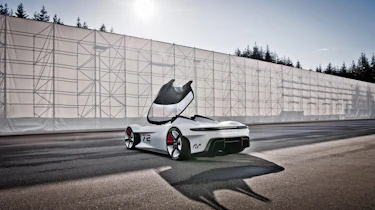 Porsche Vision Gran Turismo concept – visor up
