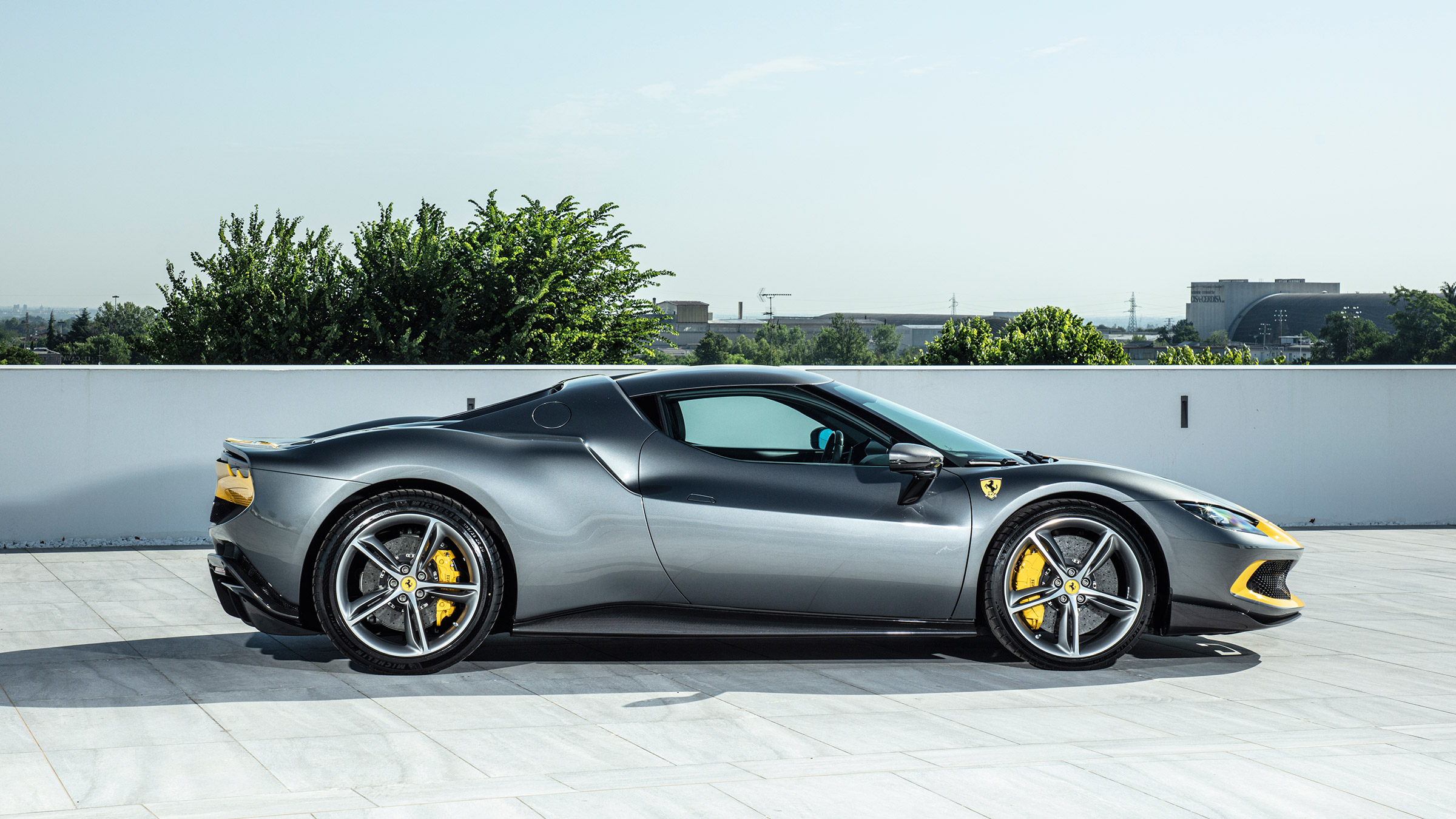Ferrari 296 GTB live – side