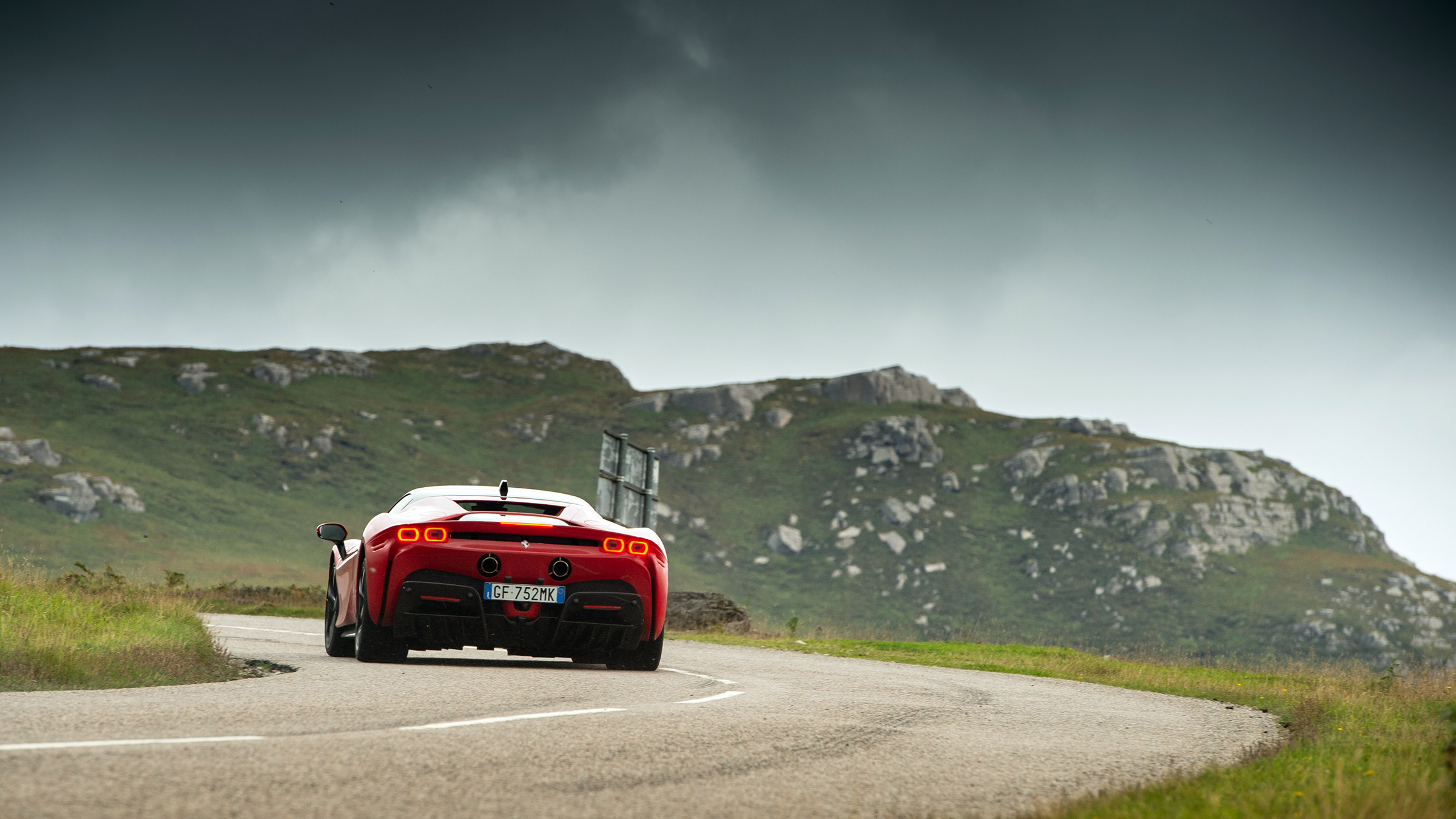 Ferrari SF90 eCoty – rear slide