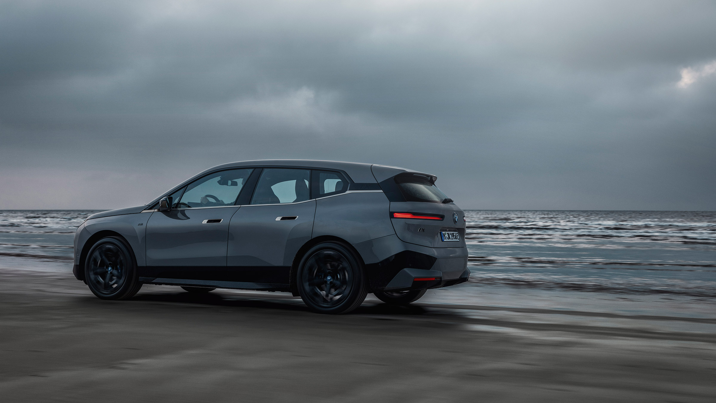 BMW iX M60 – side tracking