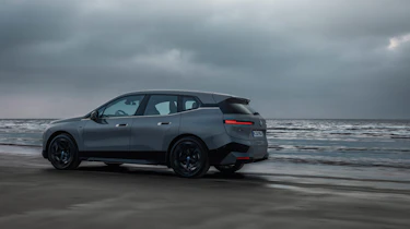 BMW iX M60 – side tracking