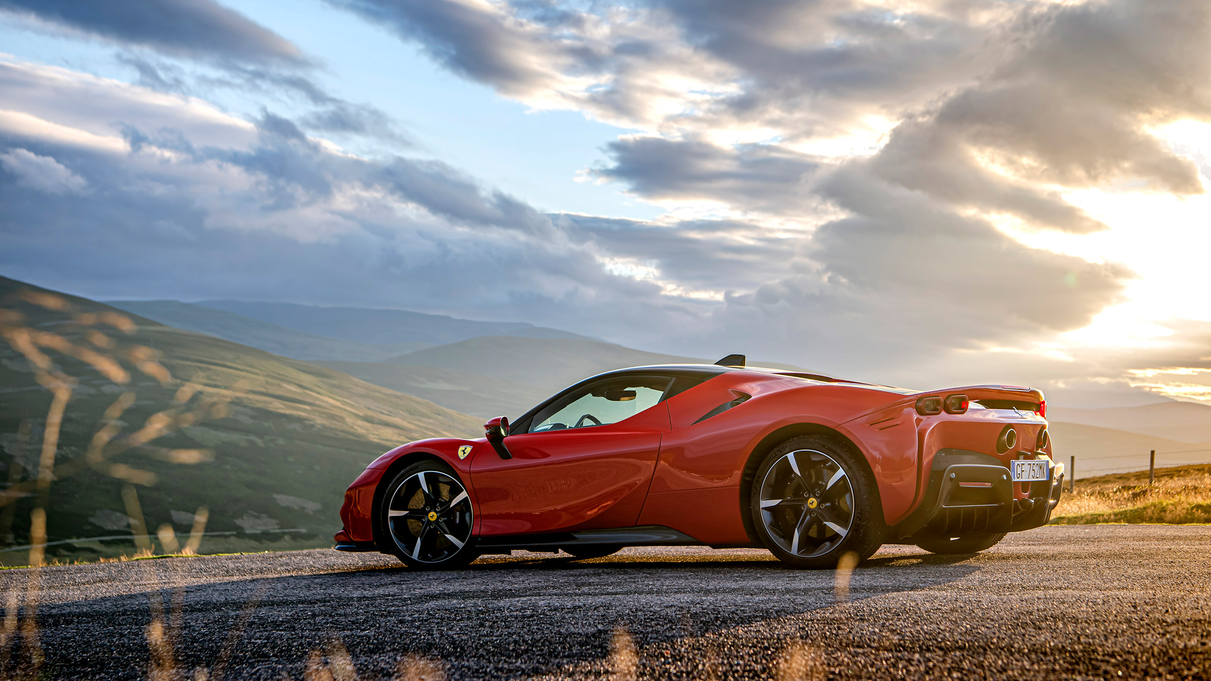 Ferrari SF90 eCoty – side